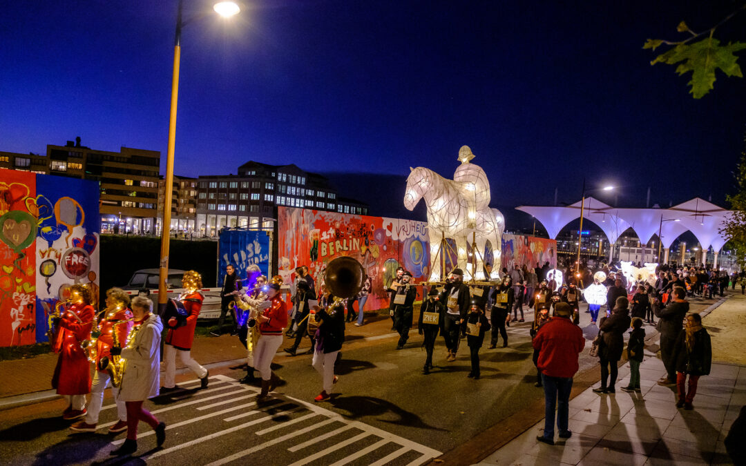 Sint-Maarten brengt Utrecht in beweging: ‘De Fakkel van Sint-Maarten’